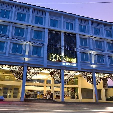 Lynn Hotel By Horison Джокьякарта Экстерьер фото